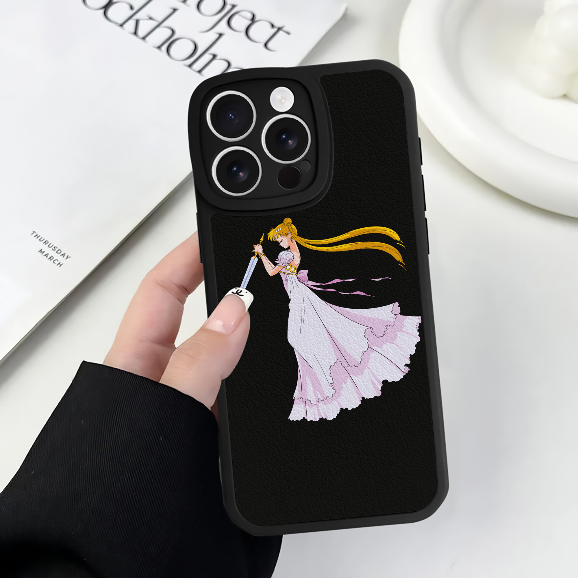 （画像用） 美少女戦士セーラームーン 愛野 美奈子 あいの みなこ Sailor Moon Aino Minako 【iPhone 16シリーズ対応】シリコンスマホケース（レザー調） 材質：シリコン